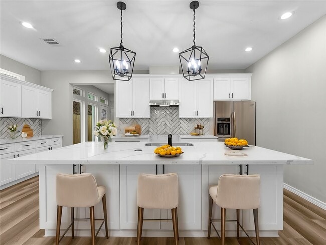 property at 1317 W Bell St