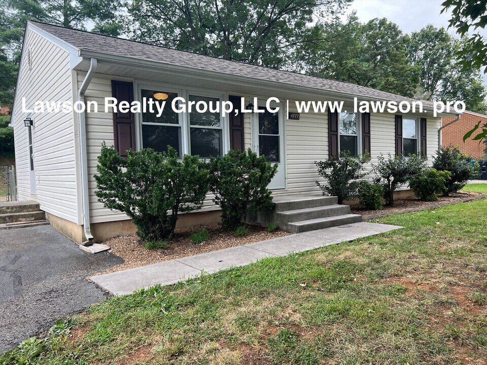 4777 Long Acre Dr NE in Roanoke, VA - Building Photo