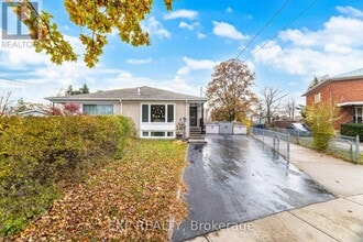 1301 Freeport Dr in Mississauga, ON - Building Photo - Building Photo