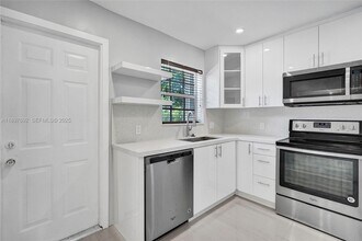 2238 Rodman St in Hollywood, FL - Building Photo - Building Photo