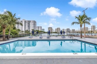 2750 NE 183rd St, Unit 2202 in Aventura, FL - Building Photo - Building Photo