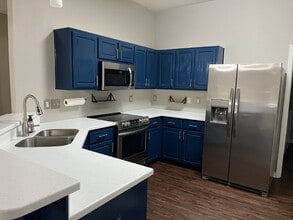 917 Lajolla Ln in Mary Esther, FL - Foto de edificio - Building Photo