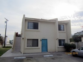 51080 Avenida Mendoza Apartments