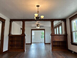 1700 S College St, Unit 2 in Springfield, IL - Building Photo - Building Photo