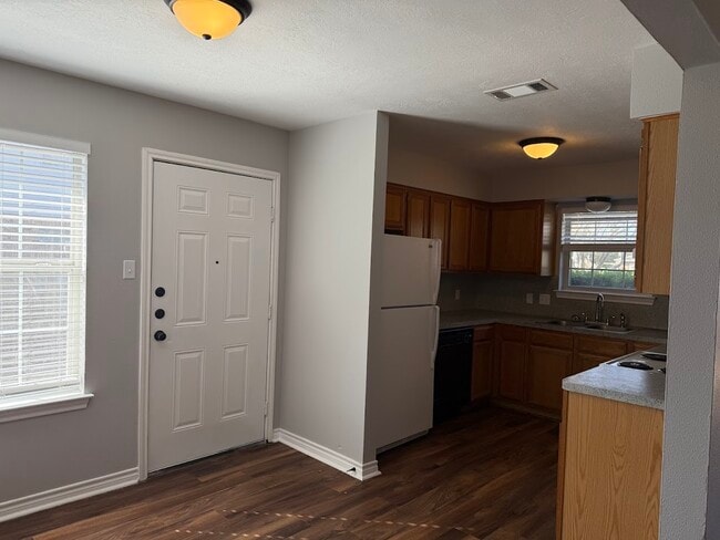 1802 Sara Dr in College Station, TX - Building Photo - Building Photo