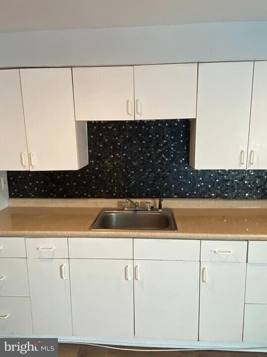 2004 Kelmore Rd in Dundalk, MD - Building Photo