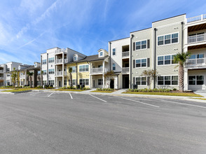 Legends North of Broad in Beaufort, SC - Foto de edificio - Building Photo