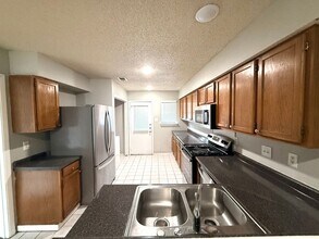 1021-1023 Vera Ct in Irving, TX - Building Photo - Building Photo