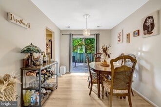 14831 Basingstoke Loop in Centreville, VA - Building Photo - Building Photo