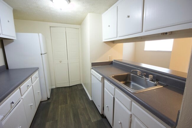 120 Viking Ct, Unit 1X1 in Athens, GA - Building Photo - Building Photo