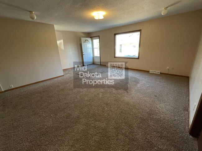 420 E 6th Ave in Mitchell, SD - Building Photo - Building Photo