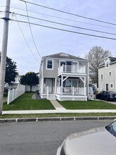 45 Brook Rd, Unit 2 in Quincy, MA - Foto de edificio - Building Photo