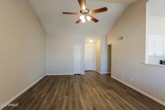 13232 N 56th Ave in Glendale, AZ - Building Photo - Building Photo