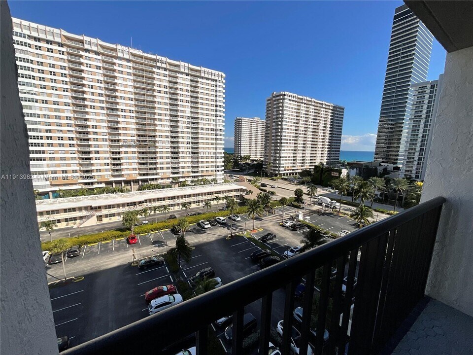 2049 S Ocean Dr in Hallandale Beach, FL - Building Photo