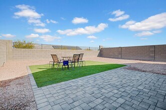 4454 W Beverly Rd in Laveen, AZ - Foto de edificio - Building Photo