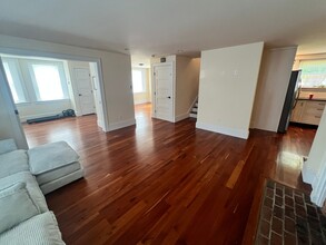 14 Gray St in Amherst, MA - Building Photo - Building Photo