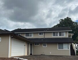 1876 Palamoi St, Unit Upstairs in Pearl City, HI - Building Photo