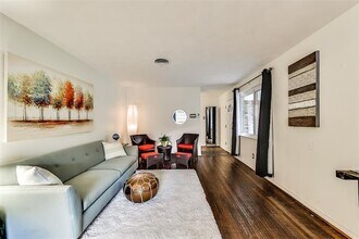 8539 Bretshire Dr in Dallas, TX - Building Photo - Building Photo