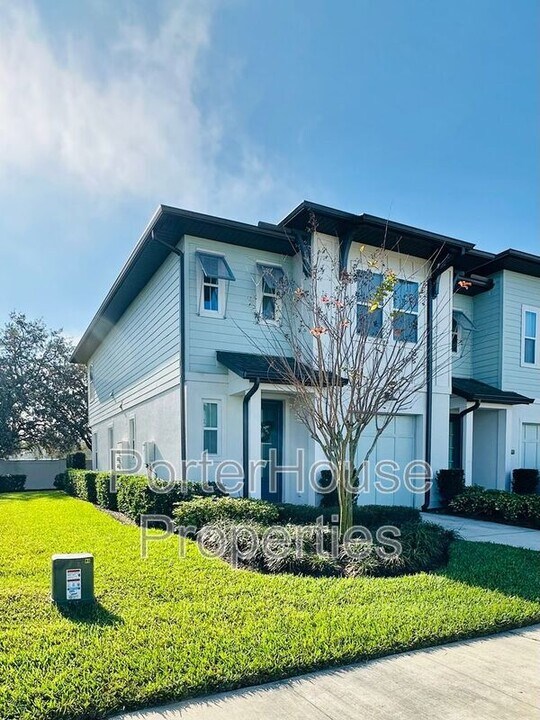 745 Benoi Dr in Davenport, FL - Foto de edificio