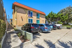 1452 in San Diego, CA - Building Photo