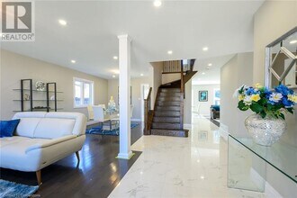 61 Hawkswood Trail in Hamilton, ON - Building Photo - Building Photo