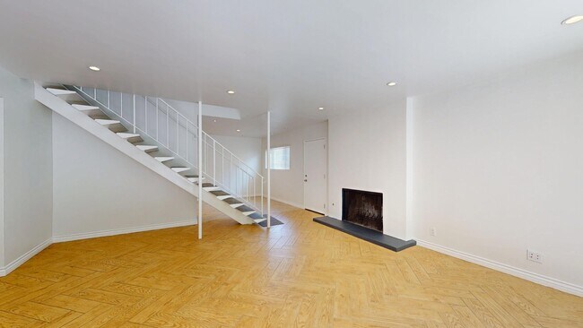 13055 Moorpark St in Los Angeles, CA - Building Photo - Building Photo