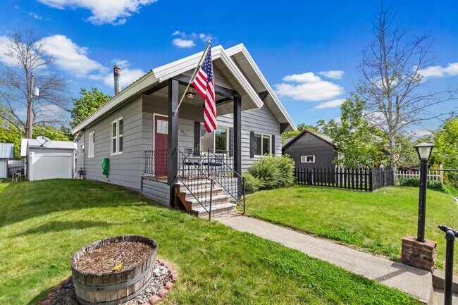 property at 611 E Garden Ave