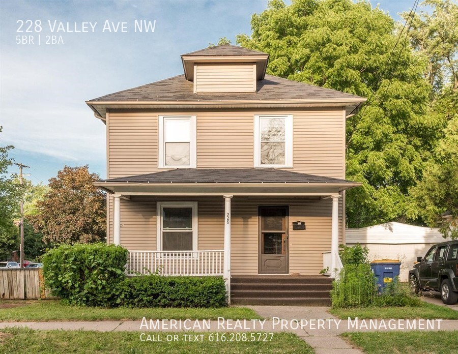 228 Valley Ave NW in Grand Rapids, MI - Building Photo