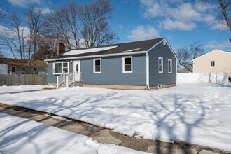 93 Garfield Ave in Farmingdale, NY - Building Photo - Building Photo