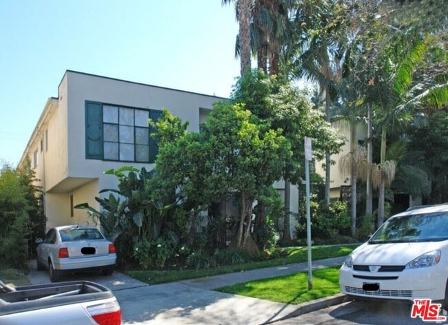 property at 1132 S Oakhurst Dr