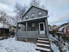 1762 E 33rd St in Cleveland, OH - Building Photo