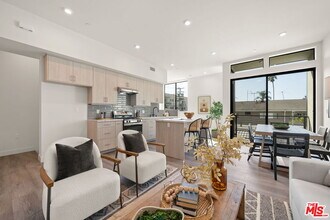 1204 N Orange Grove Ave in West Hollywood, CA - Building Photo - Building Photo
