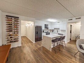 750 Pearson St, Unit 750 Pearson St #212 in Des Plaines, IL - Building Photo