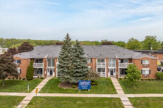 Briarwood Park Apartments in Royal Oak, MI - Foto de edificio - Building Photo
