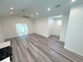 15926 Leadwell St in Los Angeles, CA - Building Photo