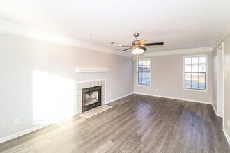 2464 Green Glen Dr in Memphis, TN - Foto de edificio - Building Photo