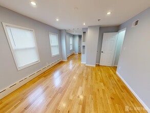 13 Idlewild Ave in Sayreville, NJ - Building Photo - Building Photo
