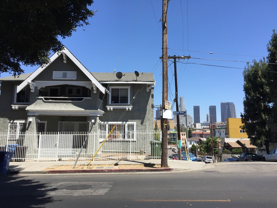 326 S Bonnie Brae St in Los Angeles, CA - Building Photo