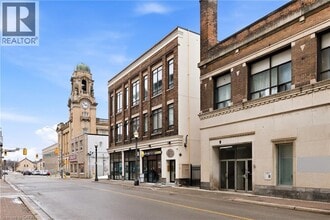11 Queen St in Brantford, ON - Building Photo - Building Photo