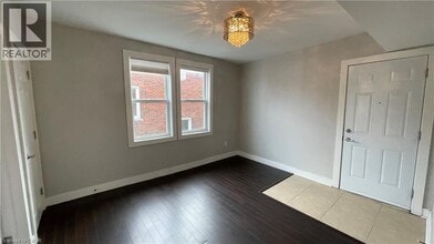 1544 King St E in Hamilton, ON - Building Photo - Building Photo