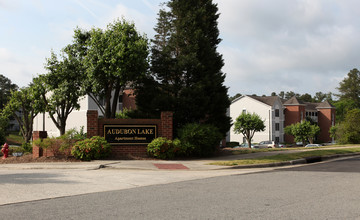 Audubon Lake in Durham, NC - Foto de edificio - Building Photo