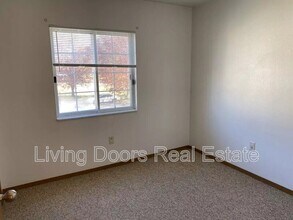 605 S Washington St in Bloomfield, NE - Building Photo - Building Photo