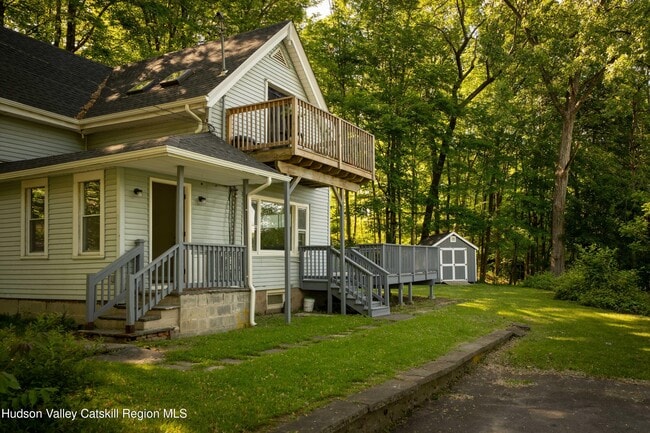 186 2nd St in Port Ewen, NY - Building Photo - Building Photo