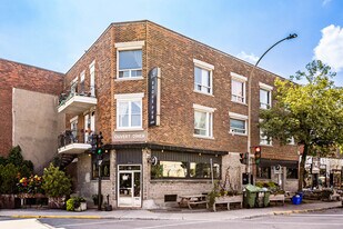 2031-2047 Des Carrières Rue in Montréal, QC - Building Photo