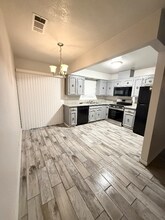 7089 N Howard St in Fresno, CA - Foto de edificio - Building Photo