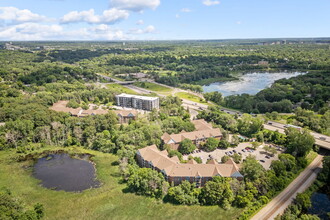 Minnetonka Hills Apartments in Minnetonka, MN - Building Photo - Building Photo