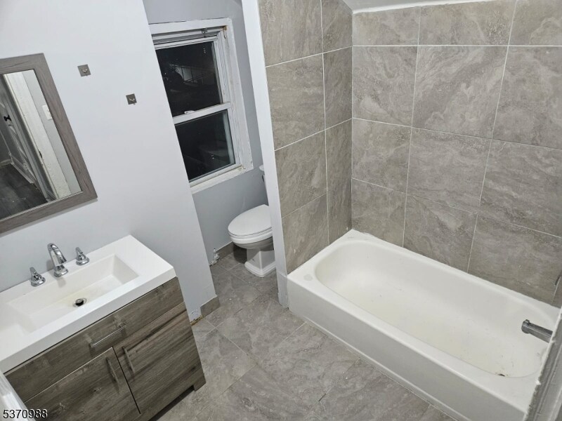 467 Park Ave in East Orange, NJ - Building Photo