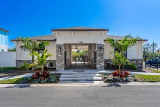 Whitney Place Townhomes in Clearwater, FL - Building Photo - Building Photo