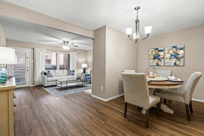 Woodlake Apartments in Grapevine, TX - Foto de edificio - Interior Photo