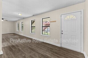 483 W Ocean View Ave in Norfolk, VA - Building Photo